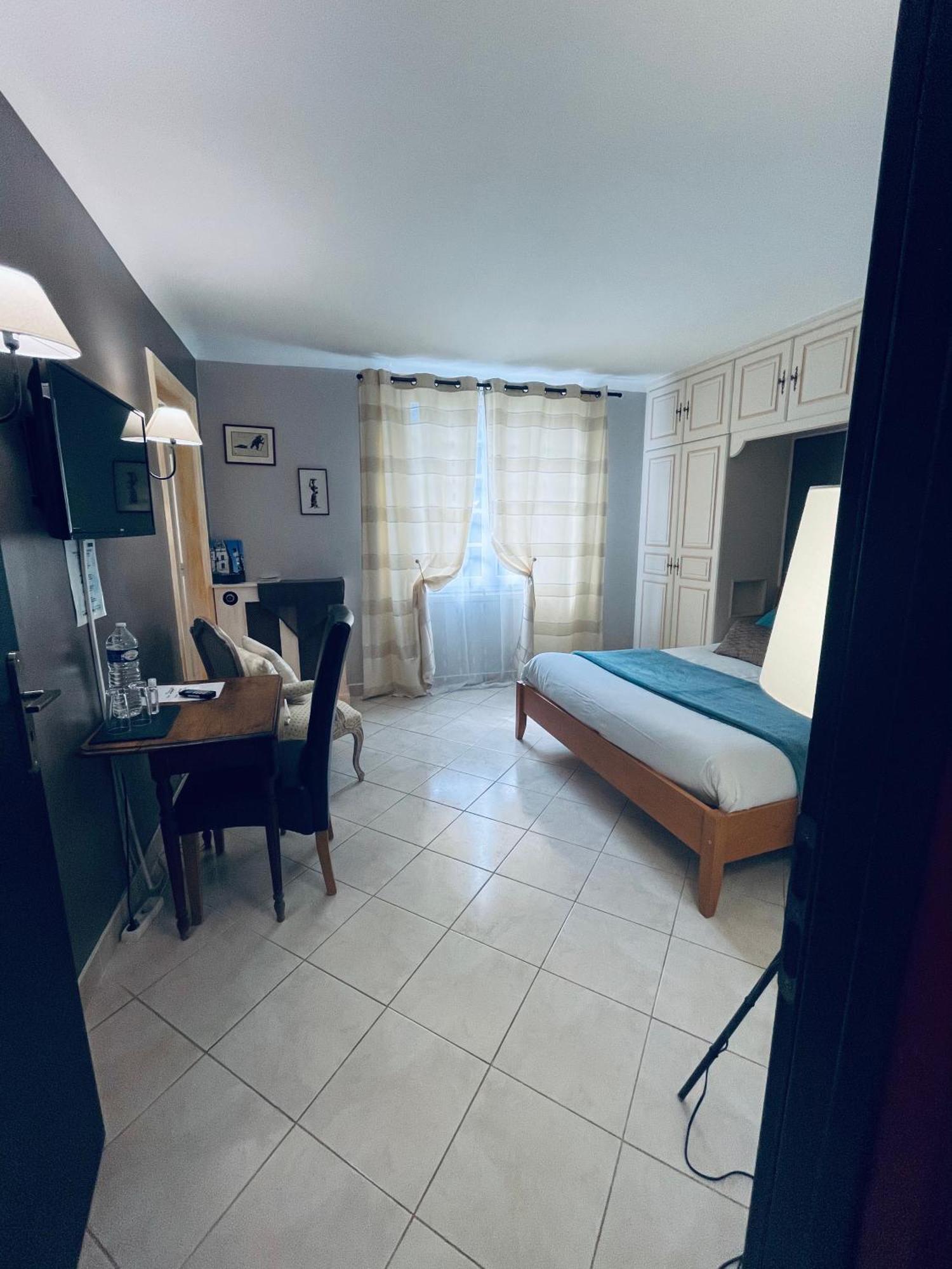 Hotel La Colliniere Sainte-Gemme-Moronval Zimmer foto
